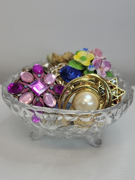 Jewelry - Pinwheel Crystal Dish Filled With Brooched